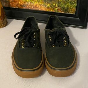 Vans Classic Black and Tan Men's Shoes, pre owned. Fading on the tongue.